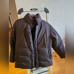 Aritizia "superpuff" black down jacket